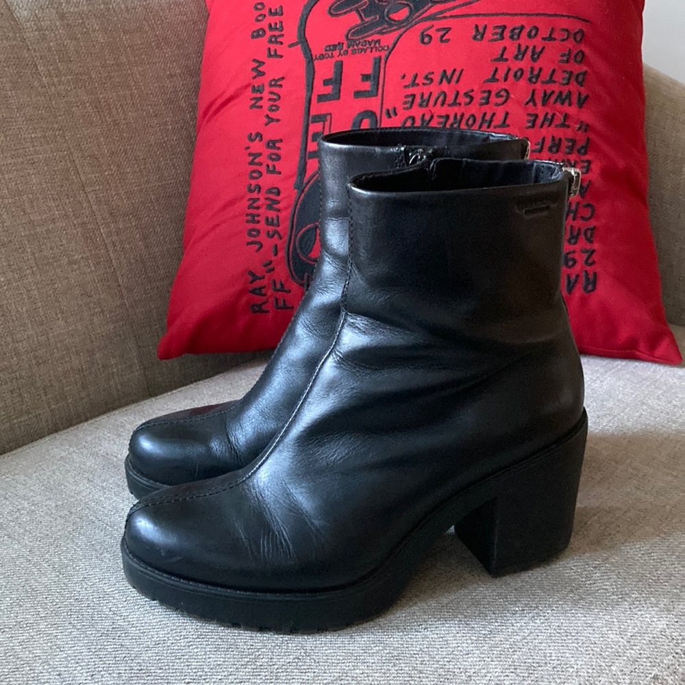 Vagabond chunky back zip ankle boot